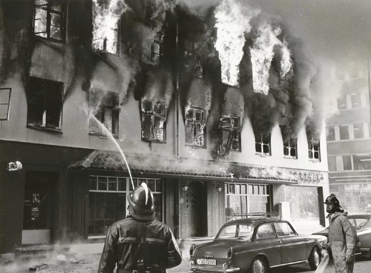 The Hotel Bristol in Trondheim on fire in 1976.