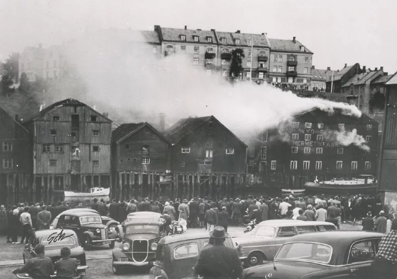A fire on Trondheim’s Nedre Bakklandet in 1961.
