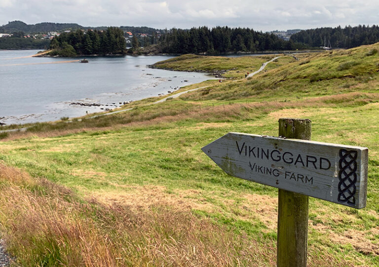 Avaldsnes viking farm signpost