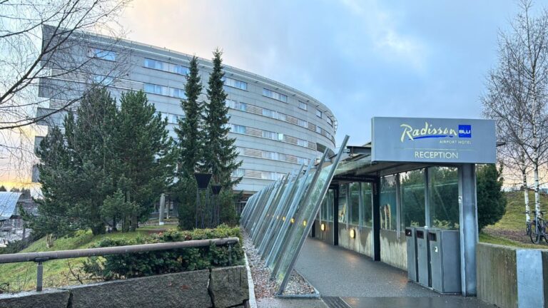Entrance walkway to Radisson Blu Oslo Airport. Photo: David Nikel.