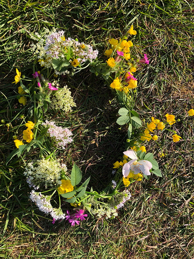 En blomsterkrans av St. Hans