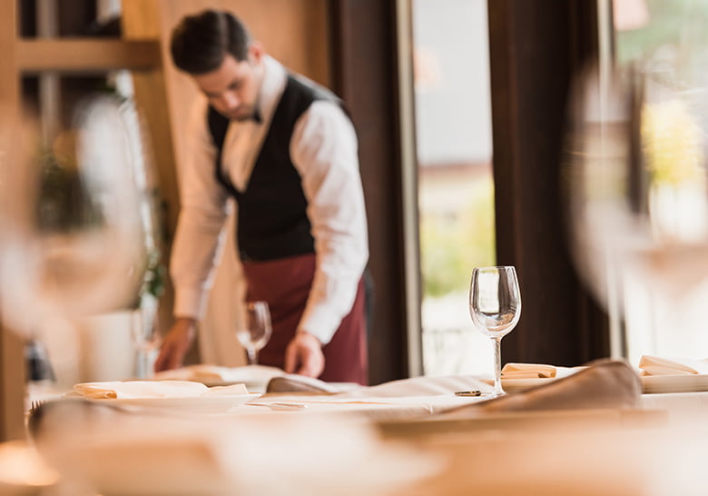 Waiting tables in Oslo Norway comes with a minimum wage