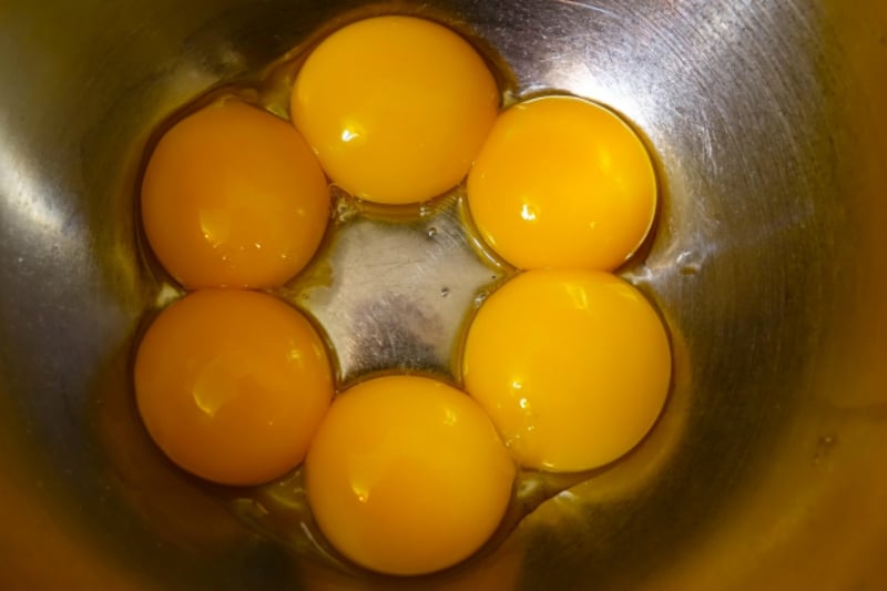 Egg yolks success cake