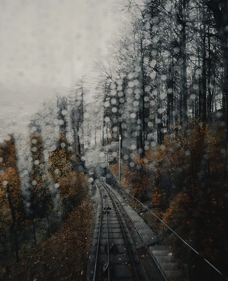 Raindrops on the Bergen funicular railway. Photo:  Dan Magatti / Unsplash.