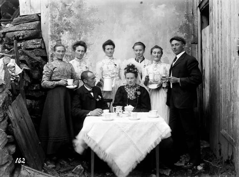 A Nordfjord wedding in 1906