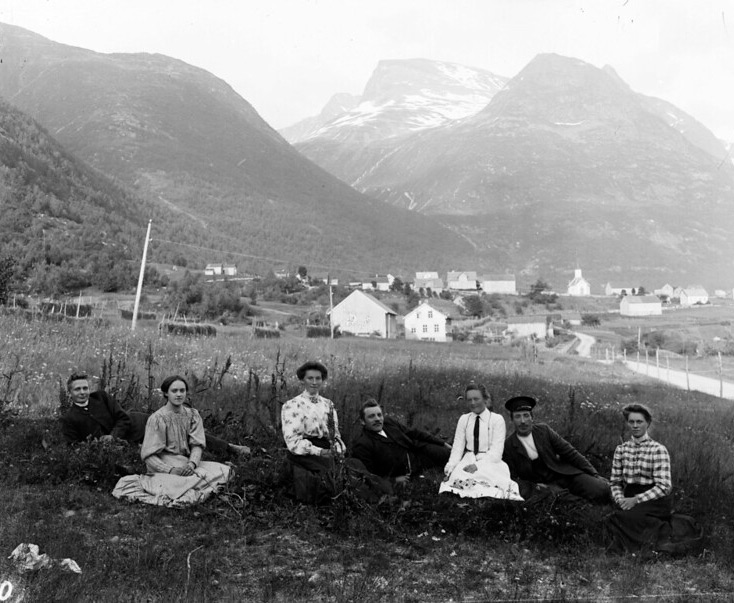 Old Norwegians from 1900 in Loen