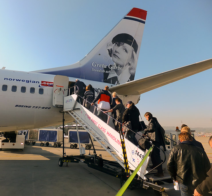 A Norwegian 737-800 featuring Swedish actress Greta Garbo