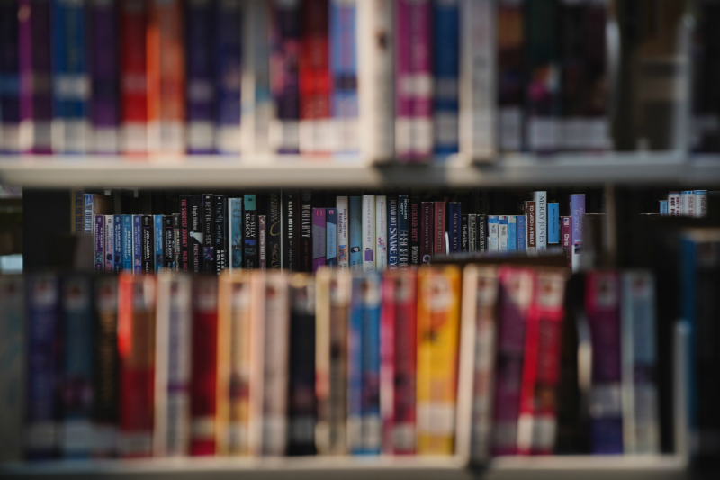 Norwegian books on a bookshelf in a library