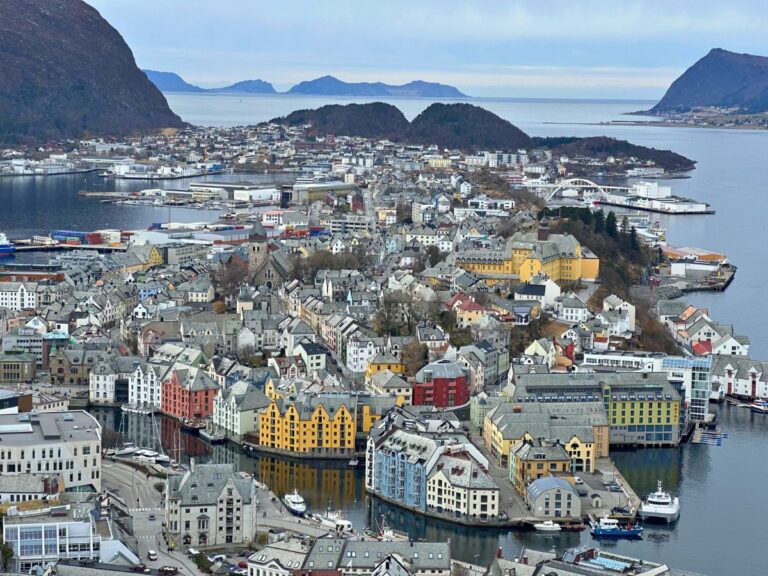 View of downtown Ålesund from Aksla viewpoint. Photo: David Nikel.
