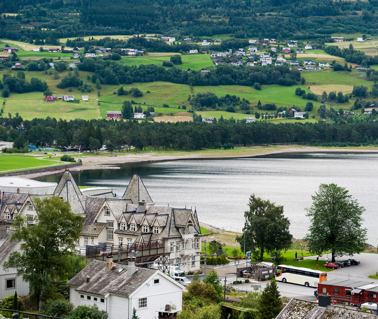 A view of Voss from above featuring Fleischer's Hotel