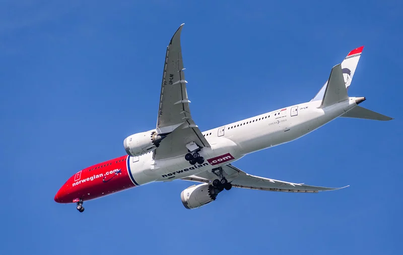 Norwegian Air Boeing Dreamliner landing at San Francisco Airport