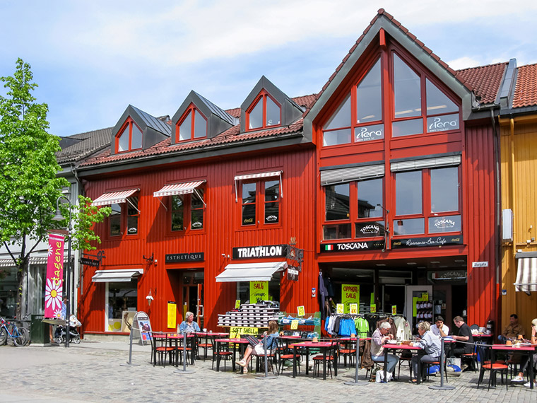 Shops and cafes on Lillehammer high street