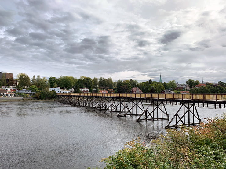 A bridge over Trondheim's Nidelva river by Spectrum arena