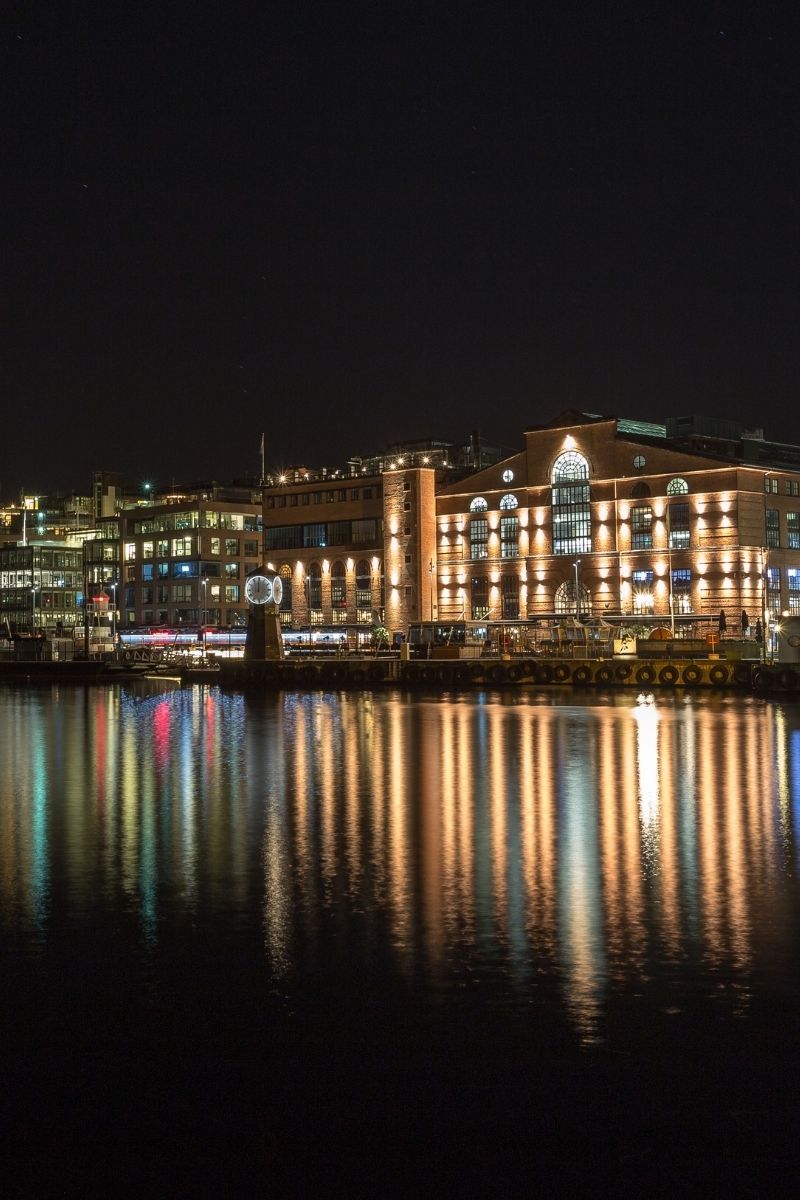 Oslo's Aker Brygge shopping mall at night