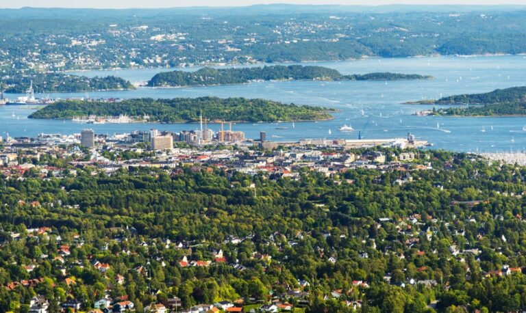 The green nature of Oslo can be seen from an aerial photograph of the city and fjord.