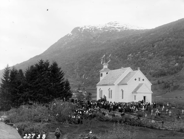 Norwegian church wedding from the 1900s