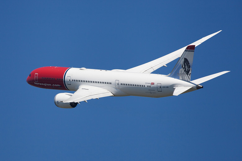 Norwegian Air Dreamliner banking in the air