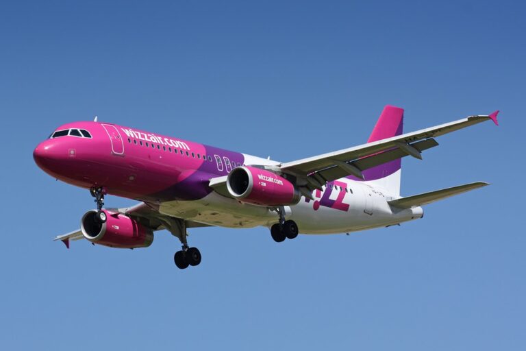 purple wizz air airliner