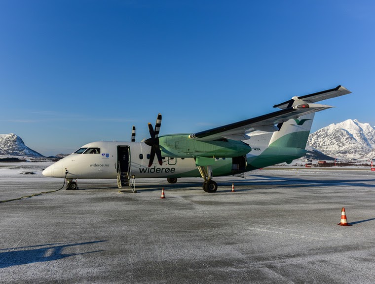 Widerøe propellor plane at Leknes airport.