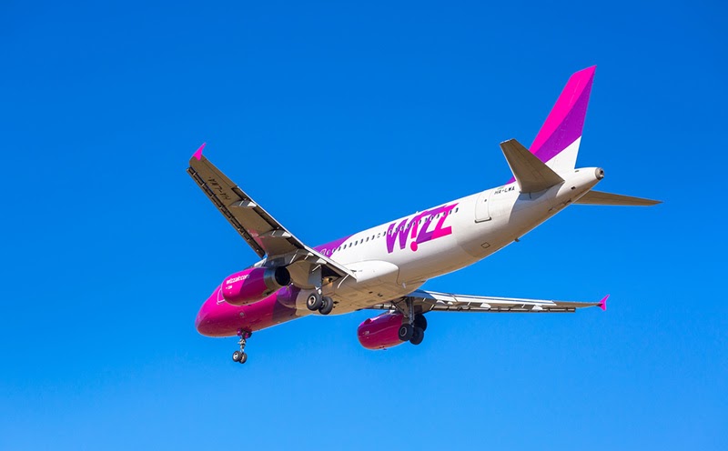 wizzair plane blue sky