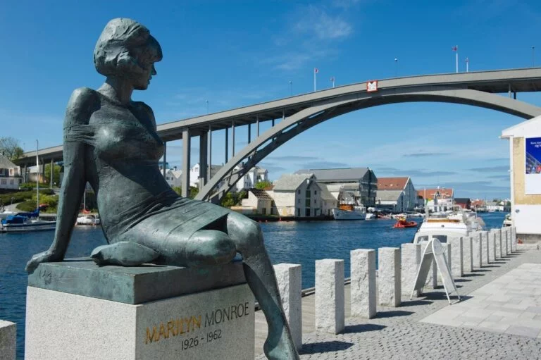 Marilyn Monroe sculpture in central Haugesund