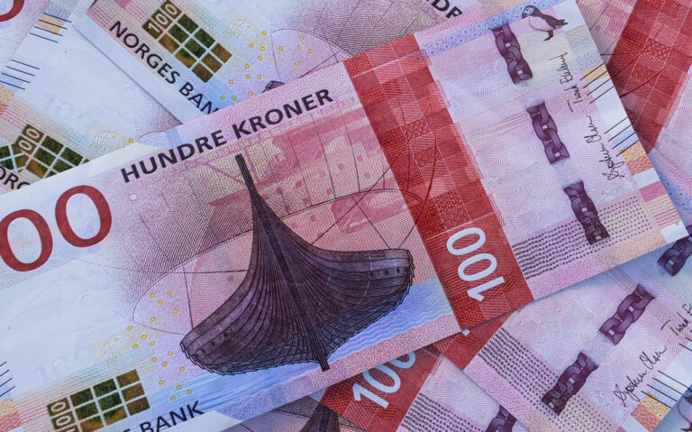 Hundred krone notes in Norway