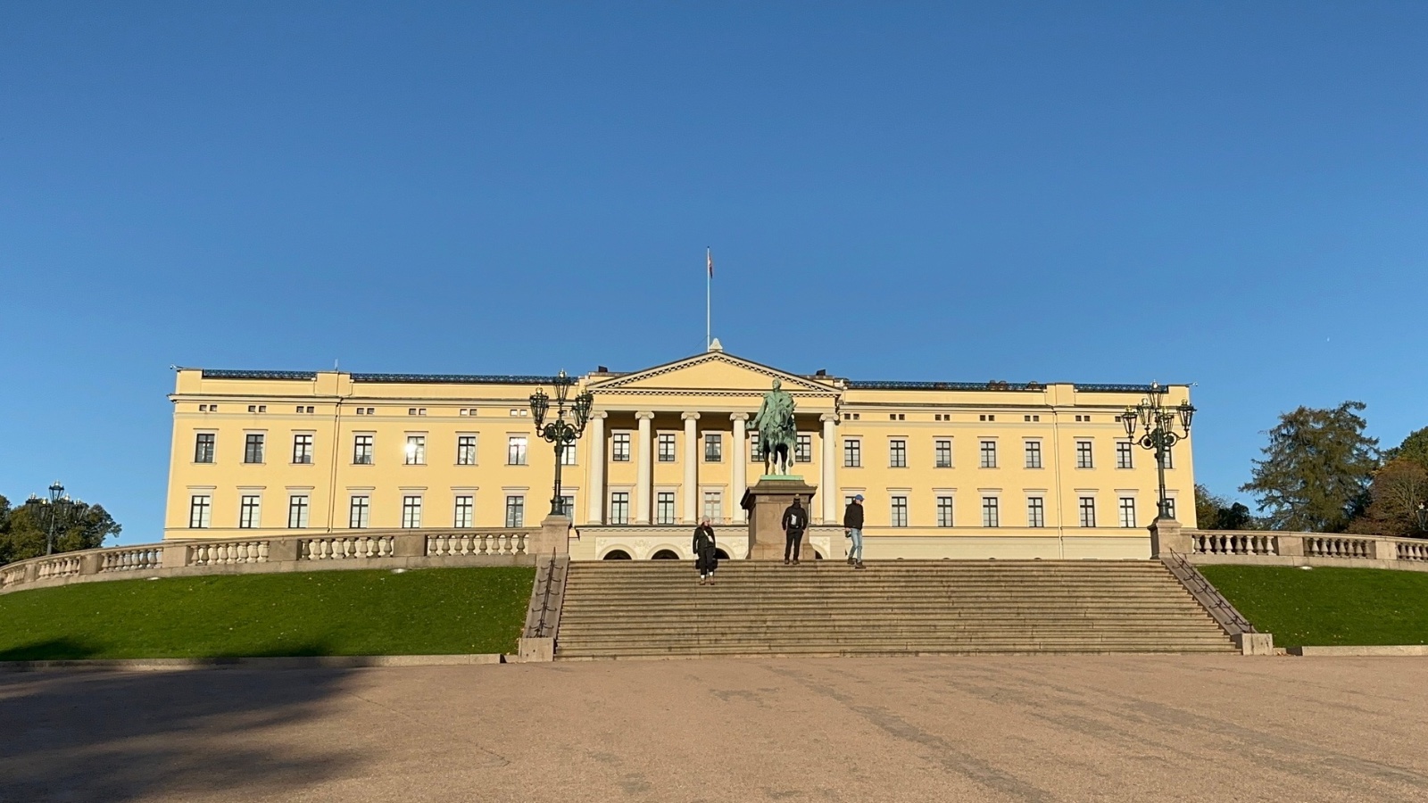 Royal Palace in Oslo. Photo: David Nikel.