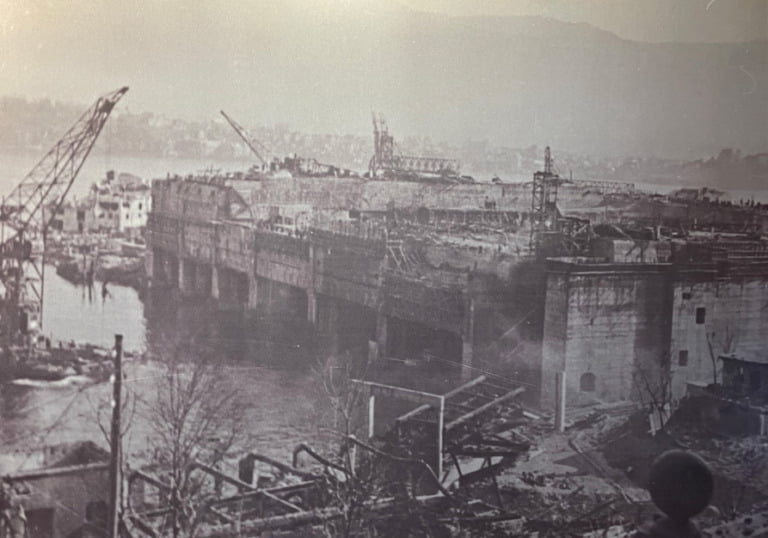 U-Boot-Bunker nach dem Angriff im Oktober 1944.