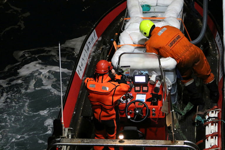 Crew from the KV Svalbard supporting Northguider after the vessel crashed on Svalbard.