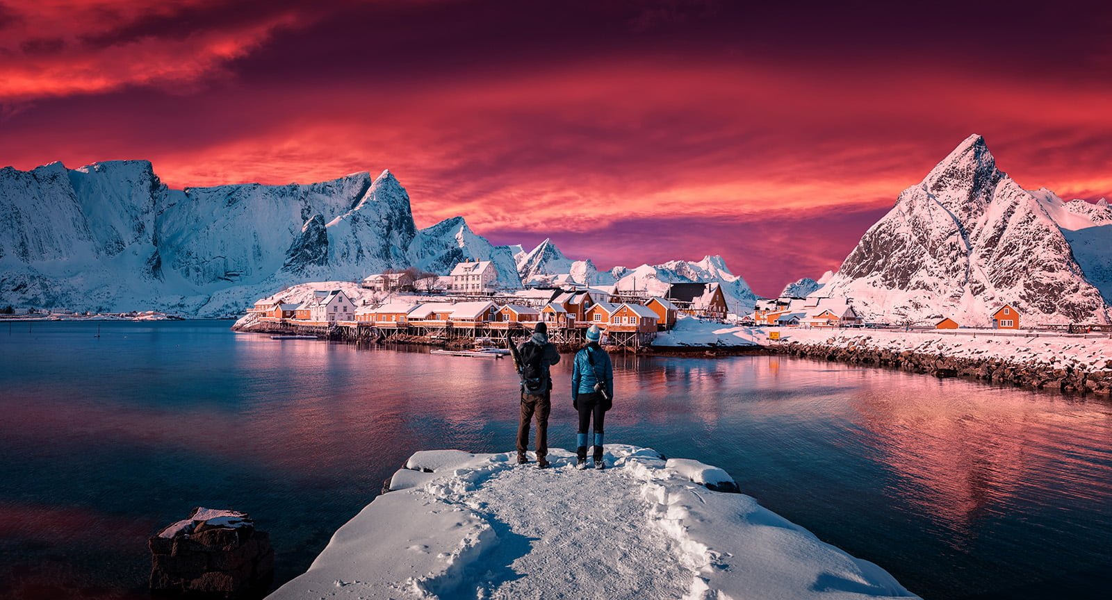 Lofoten photography with a couple in front of a red sky
