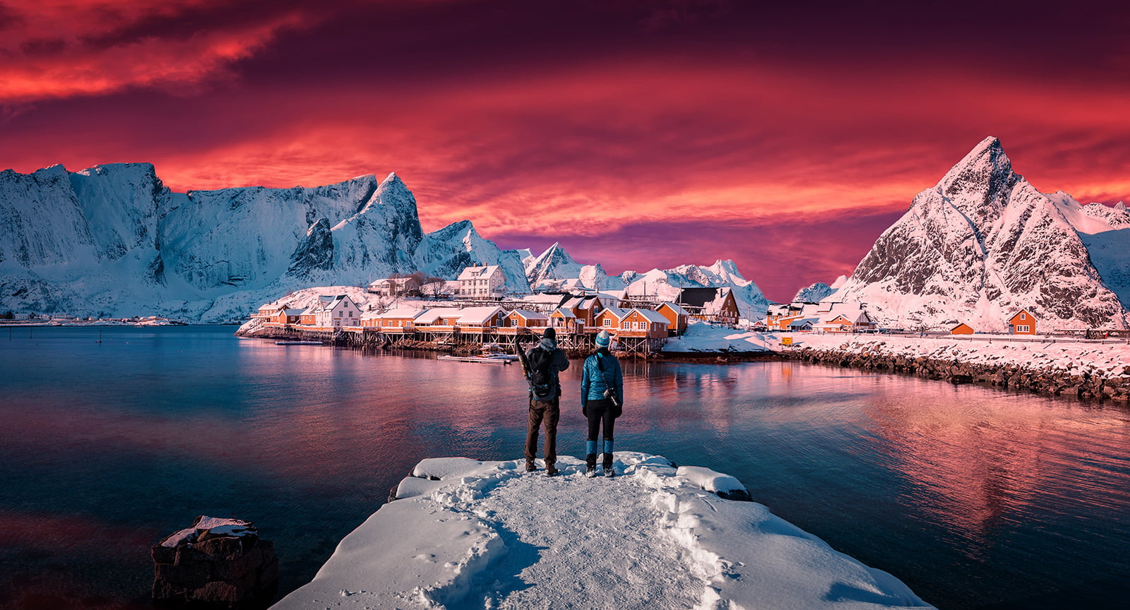 Lofoten photography with a couple in front of a red sky