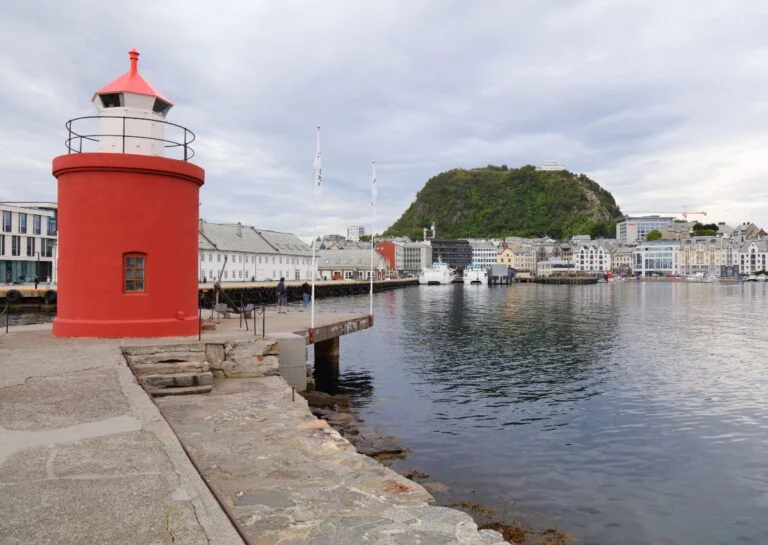 Molja lighthouse in Ålesund, Norway