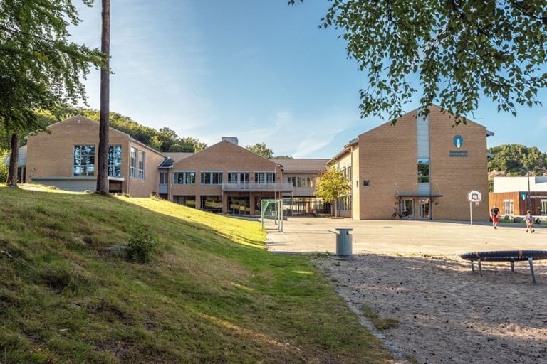 Spangereid school in southern Norway. Photo: Trygve Finkelsen / Shutterstock.com.