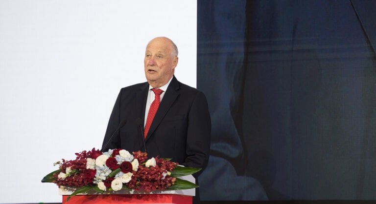 King Harald of Norway giving a speech.