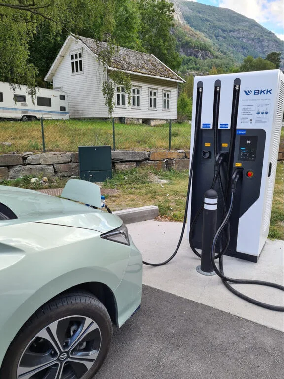 Fast electric car charging during a lunch break in Aurland.