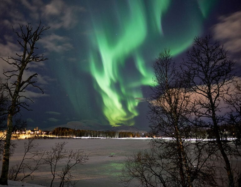 Northern lights at Prestvannet lake in Tromsø, Norway