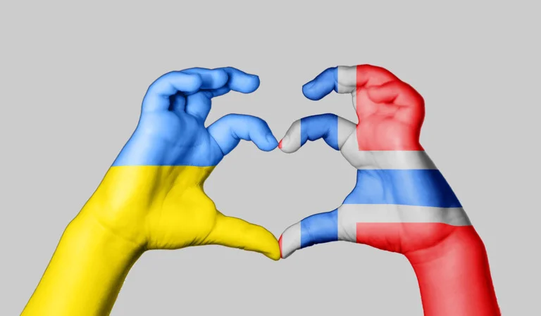 Ukraine Norway heart hands