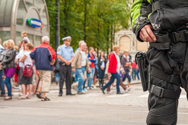 Armed police in Oslo, Norway. Photo: Trygve Finkelsen / Shutterstock.com.