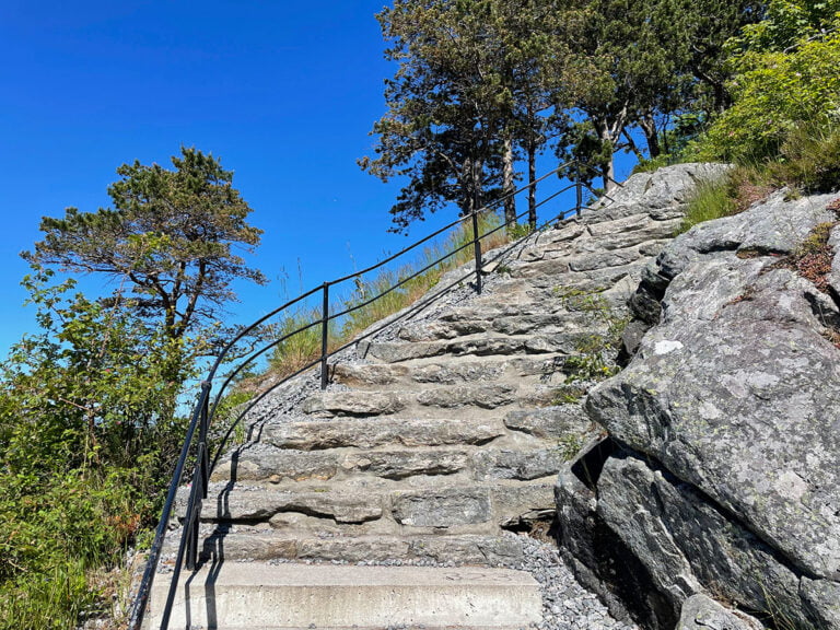 Stone steps on the Aksla trail to Fjellstua.