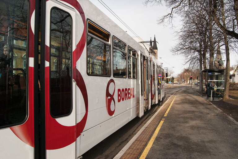 Trondheim tram at Skansen. Photo: tufo / Shutterstock.com.