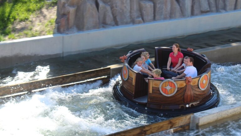 Family water ride in Tusenfryd, Oslo. Photo: Tusenfryd.