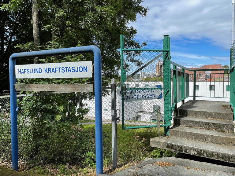 Entrance to the Sarp Falls viewpoint.