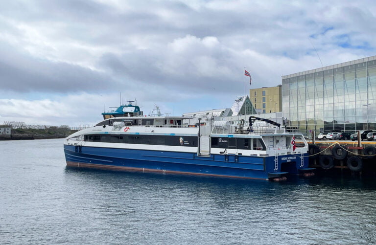 Regine Normann ferge i Svolvær, Norge.