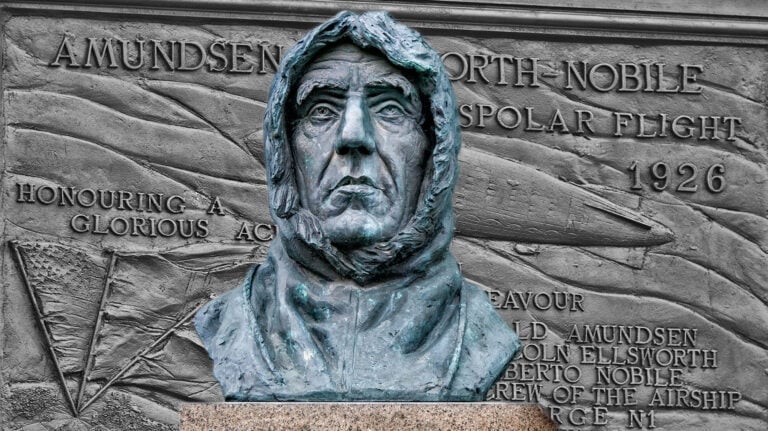 A Roald Amundsen statue