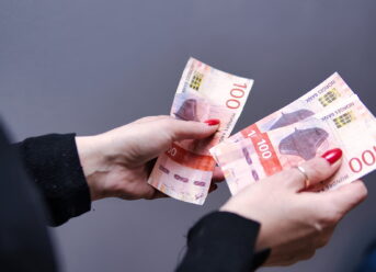 Salaries in Norway: The Facts & Figures
