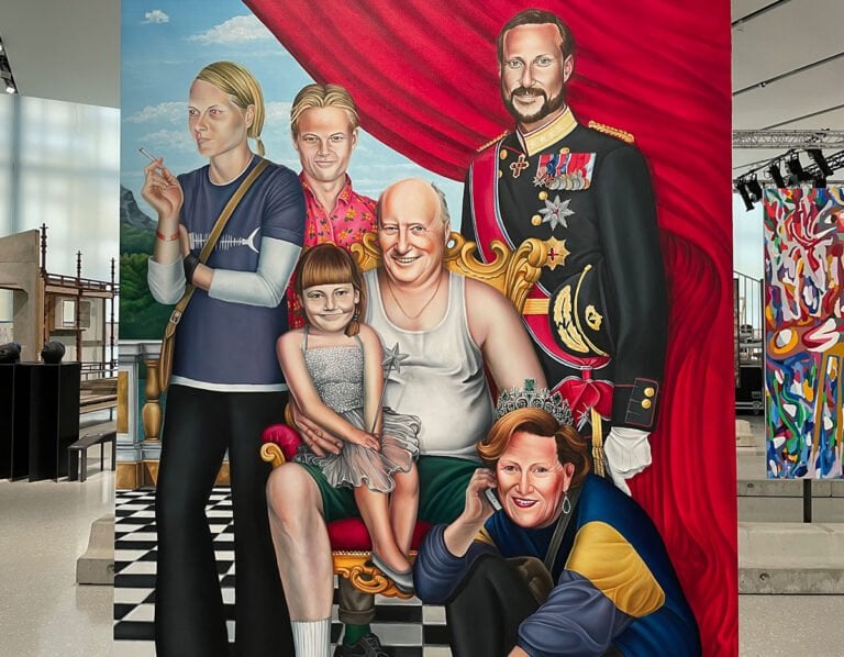 Moderne maleri av den norske kongefamilien av Lena Trydal.