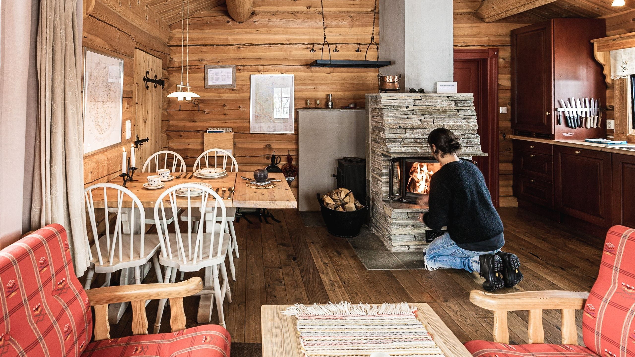 Wood burner stove in a Norwegian cabin. Photo: Antonio Galvez Lopez / Shutterstock.com.