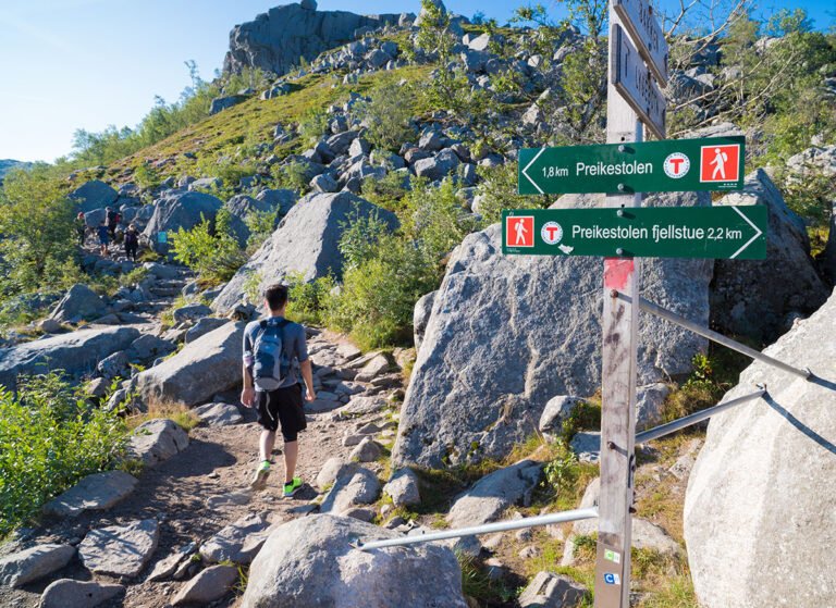 Sign on the trail to Pulpit Rock.