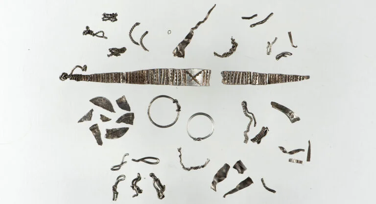 The find consists of a total of 46 objects in silver. Photo: Birgit Maixner, NTNU Science Museum.