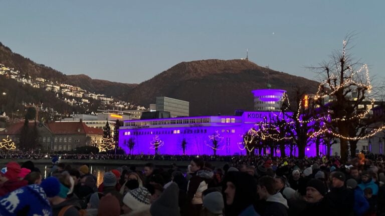 KODE lit up in purple light during Bergen’s Lysfesten.